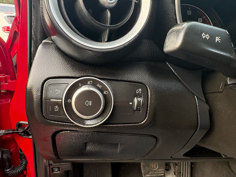 2018 Alfa Romeo Giulia Image 16