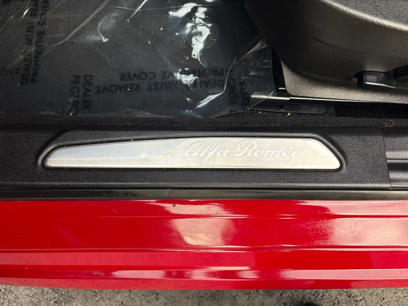 2018 Alfa Romeo Giulia Image 17