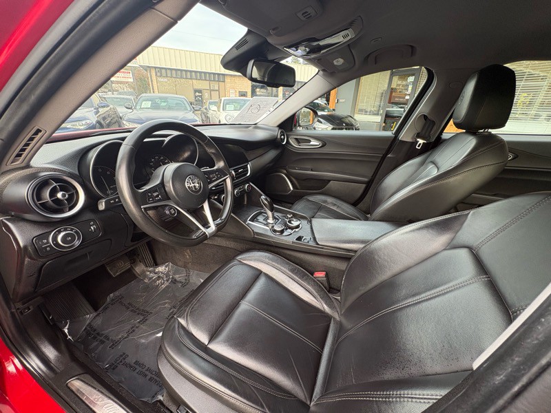 2018 Alfa Romeo Giulia Image 18