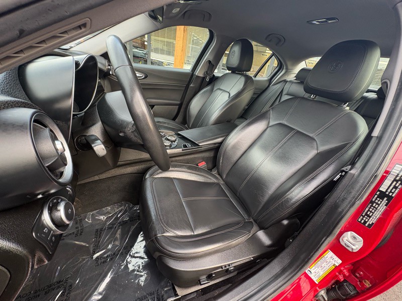 2018 Alfa Romeo Giulia Image 19