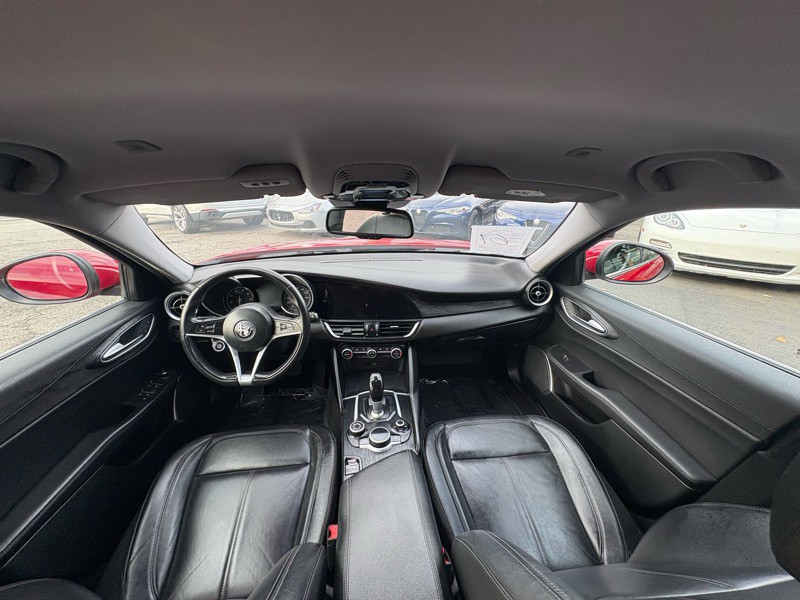 2018 Alfa Romeo Giulia Image 23