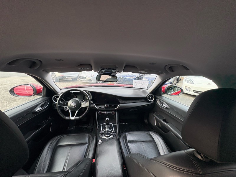 2018 Alfa Romeo Giulia Image 24