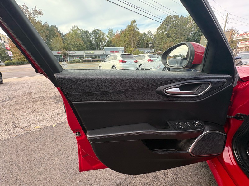 2018 Alfa Romeo Giulia Image 26