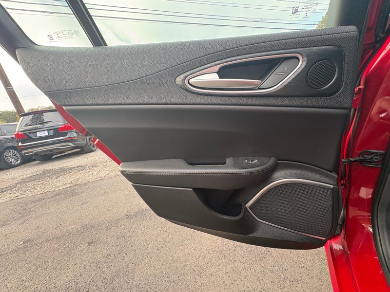 2018 Alfa Romeo Giulia Image 27