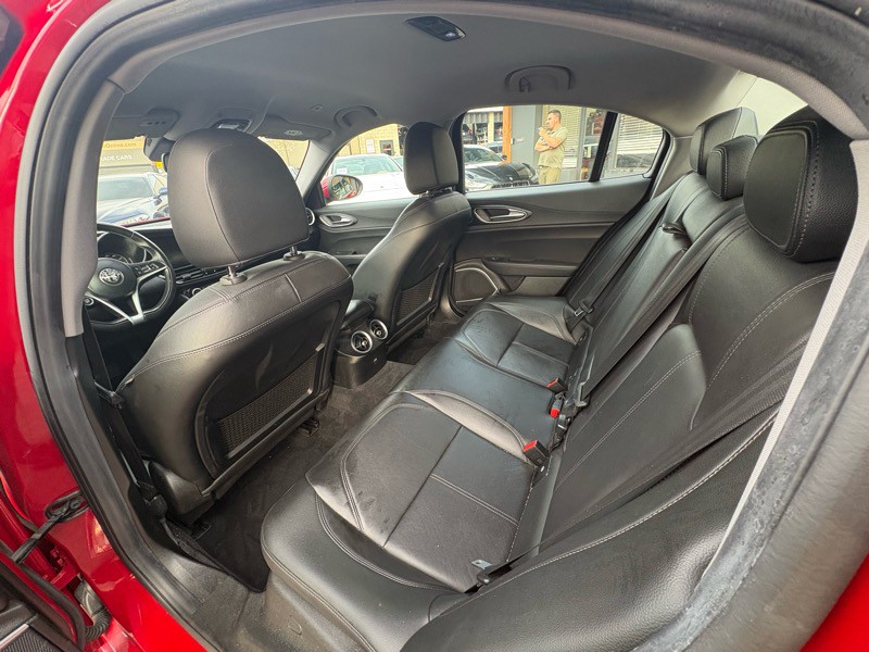 2018 Alfa Romeo Giulia Image 28