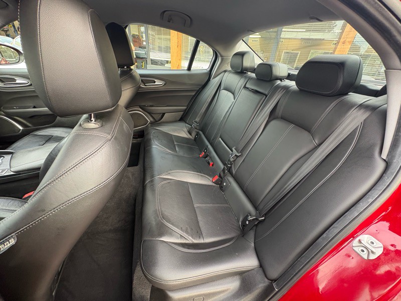 2018 Alfa Romeo Giulia Image 29