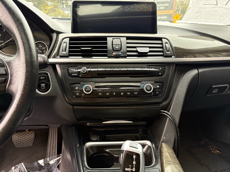 2015 BMW 3 Series Image 18