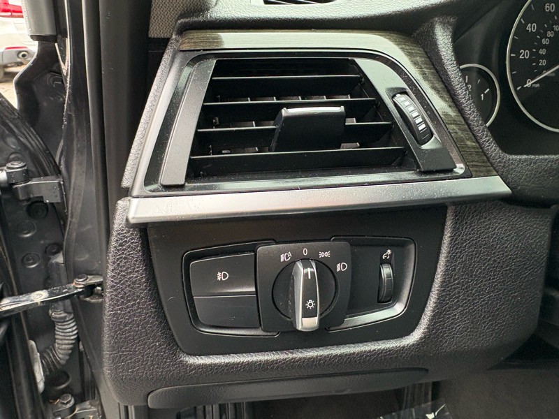 2015 BMW 3 Series Image 22