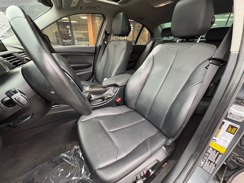 2015 BMW 3 Series Image 25