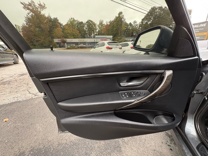 2015 BMW 3 Series Image 26