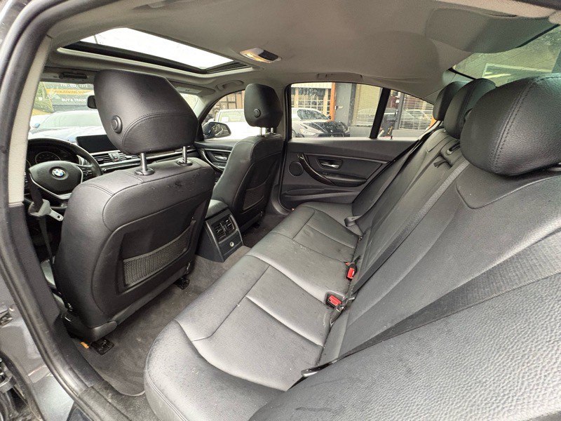 2015 BMW 3 Series Image 30