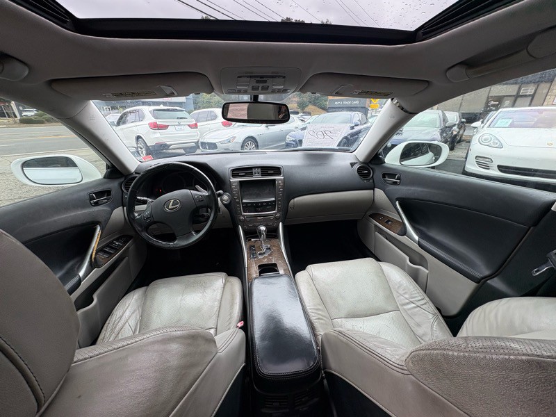 2010 Lexus IS Image 8