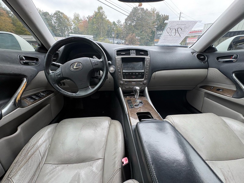 2010 Lexus IS Image 9