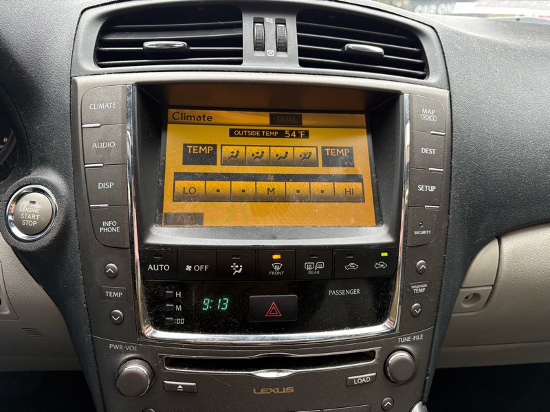 2010 Lexus IS Image 16