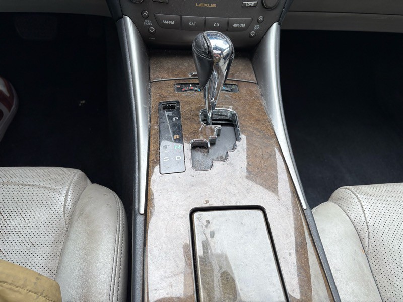 2010 Lexus IS Image 18