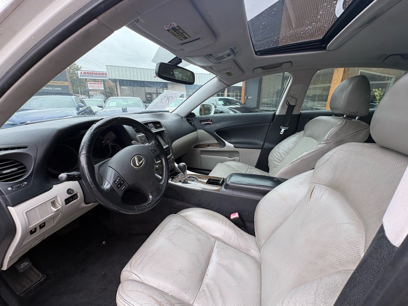2010 Lexus IS Image 21