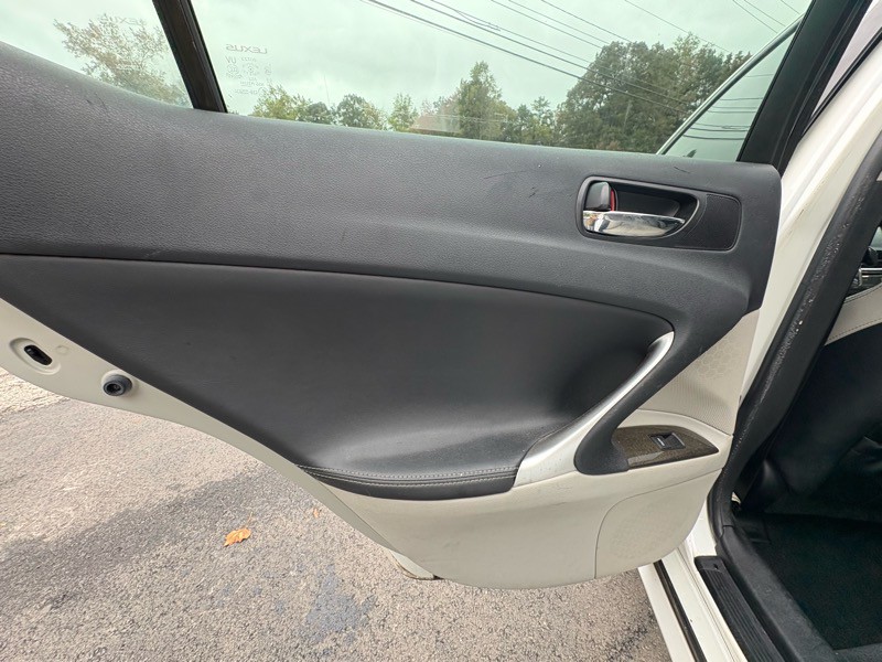 2010 Lexus IS Image 26