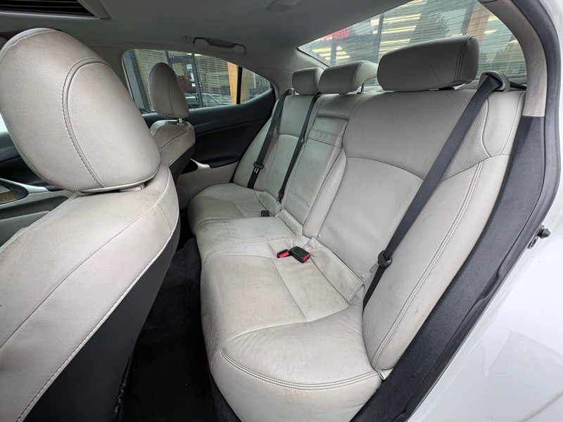 2010 Lexus IS Image 28