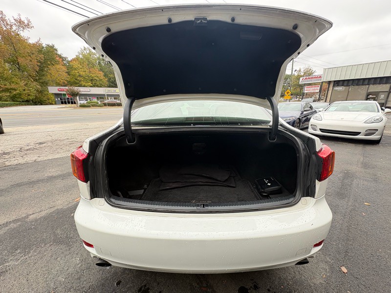 2010 Lexus IS Image 29