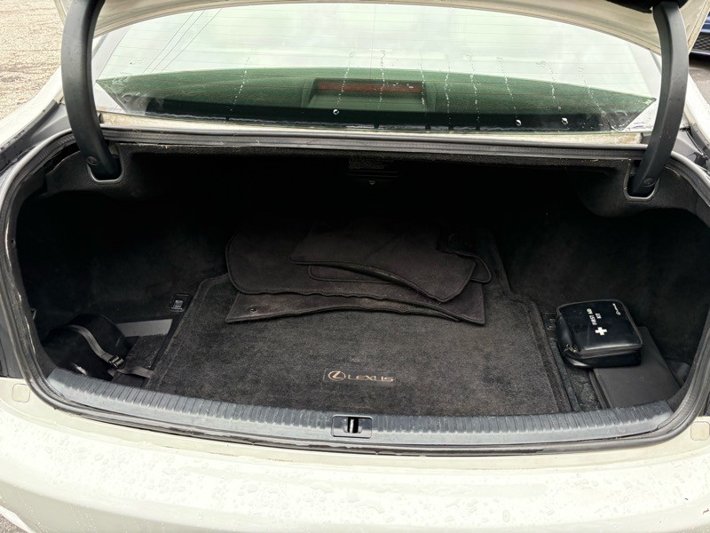 2010 Lexus IS Image 30