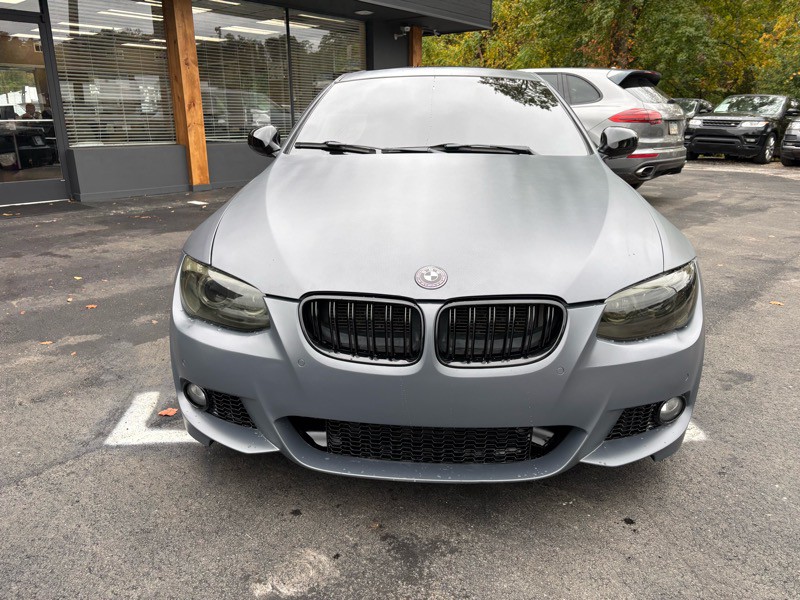 2011 BMW 3 Series Image 2