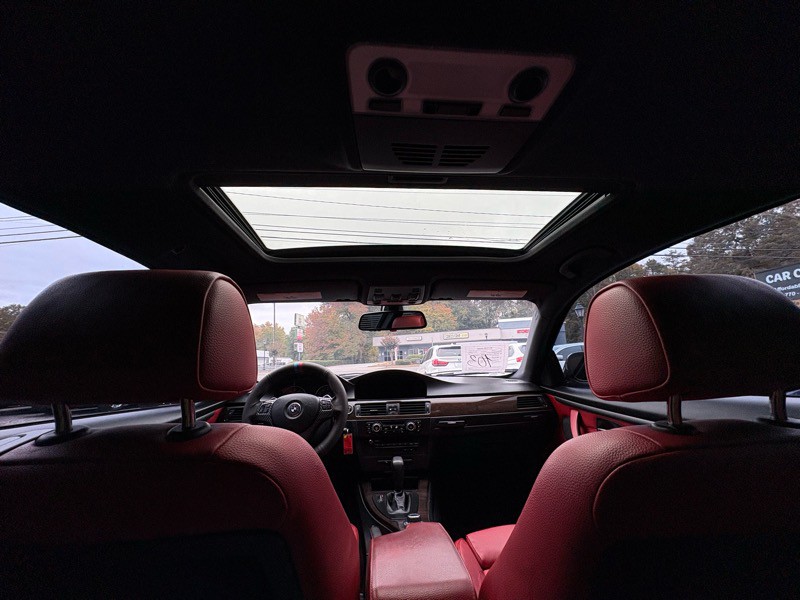 2011 BMW 3 Series Image 13