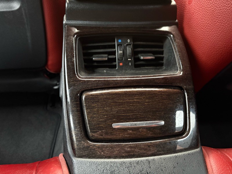 2011 BMW 3 Series Image 14