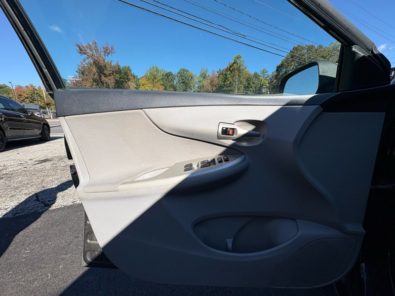 2011 Toyota Corolla Image 10