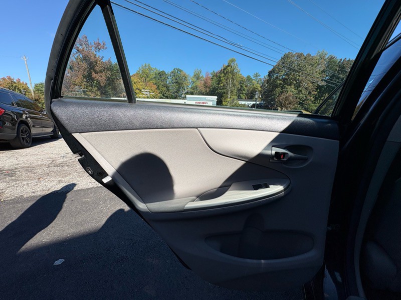 2011 Toyota Corolla Image 16