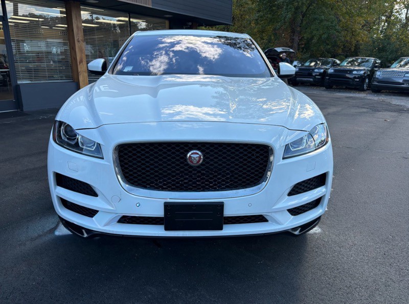 2017 Jaguar F-PACE Image 2