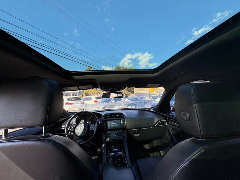 2017 Jaguar F-PACE Image 12