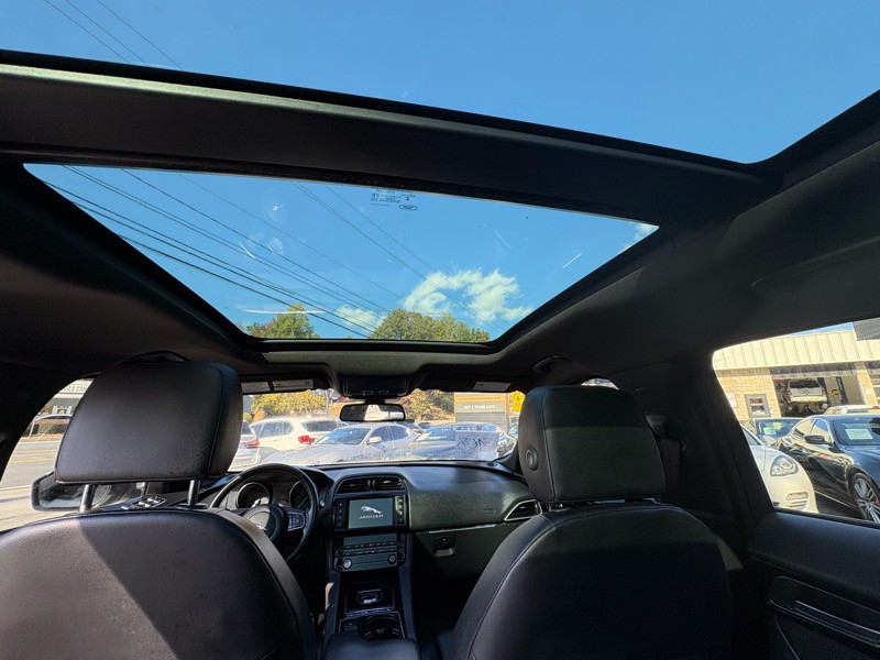 2017 Jaguar F-PACE Image 13