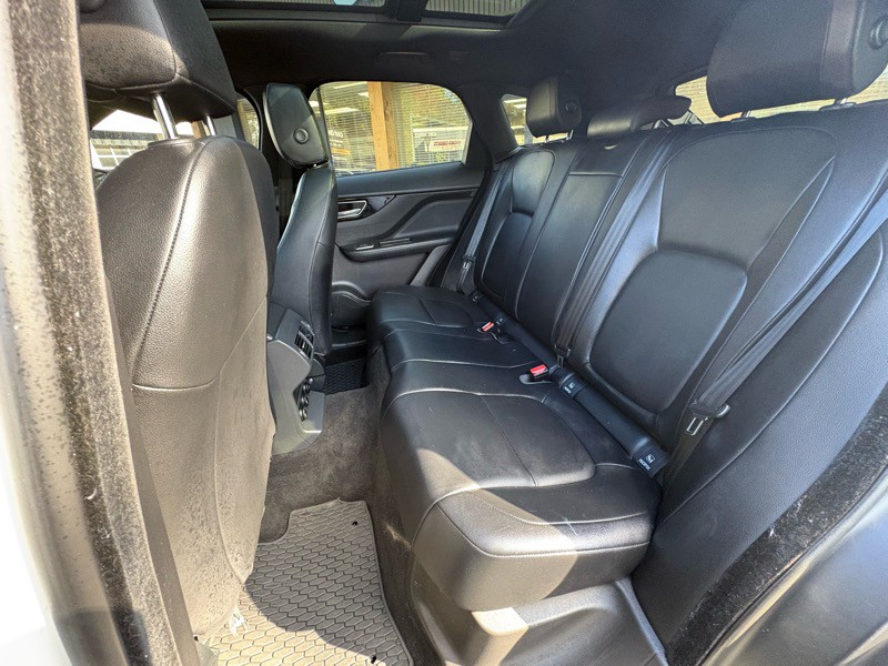 2017 Jaguar F-PACE Image 14