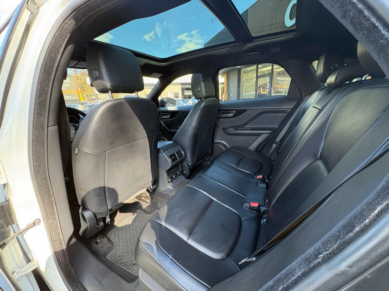 2017 Jaguar F-PACE Image 15