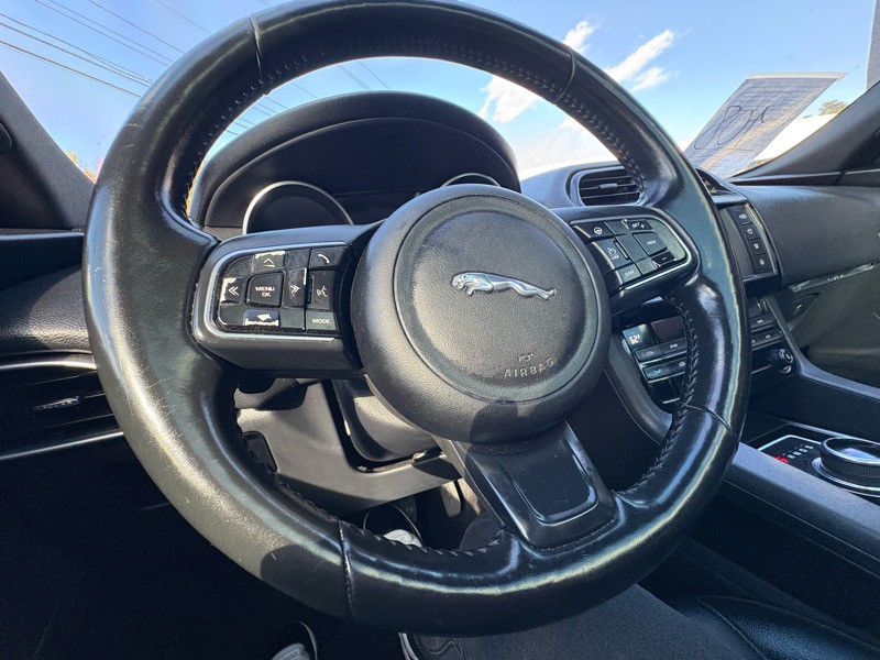 2017 Jaguar F-PACE Image 16