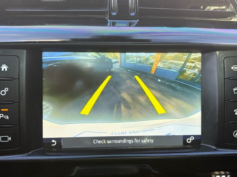 2017 Jaguar F-PACE Image 18