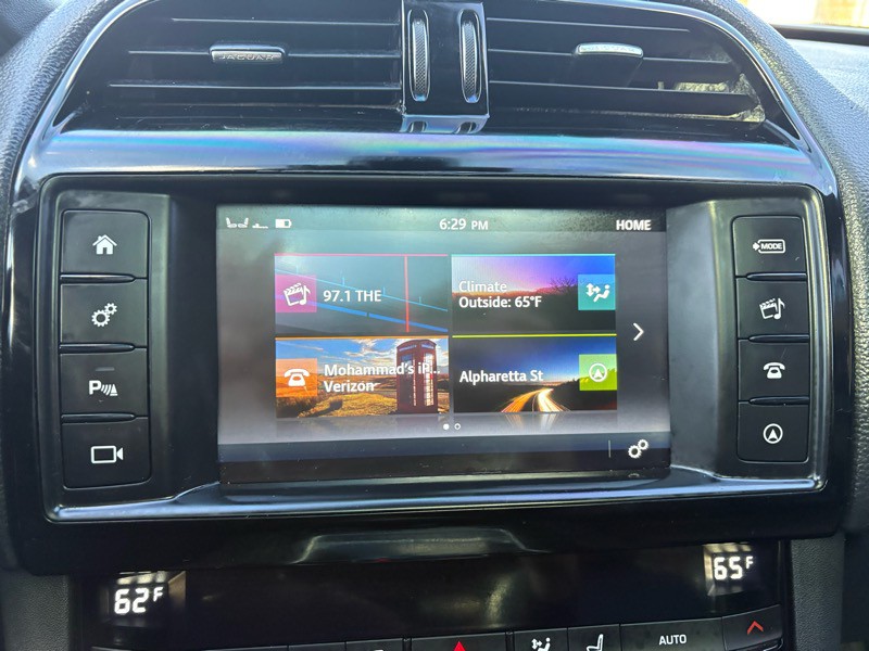 2017 Jaguar F-PACE Image 22