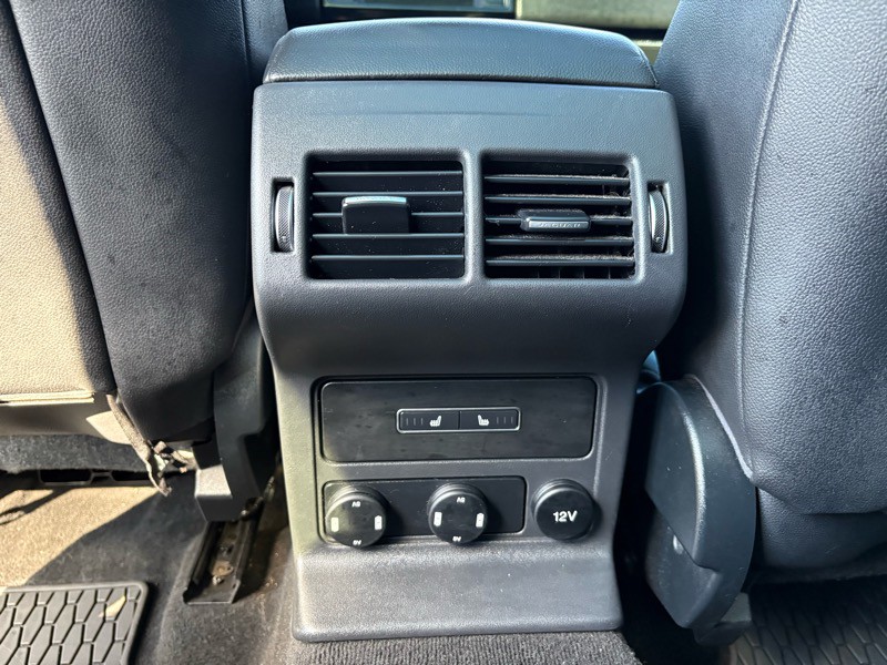 2017 Jaguar F-PACE Image 28