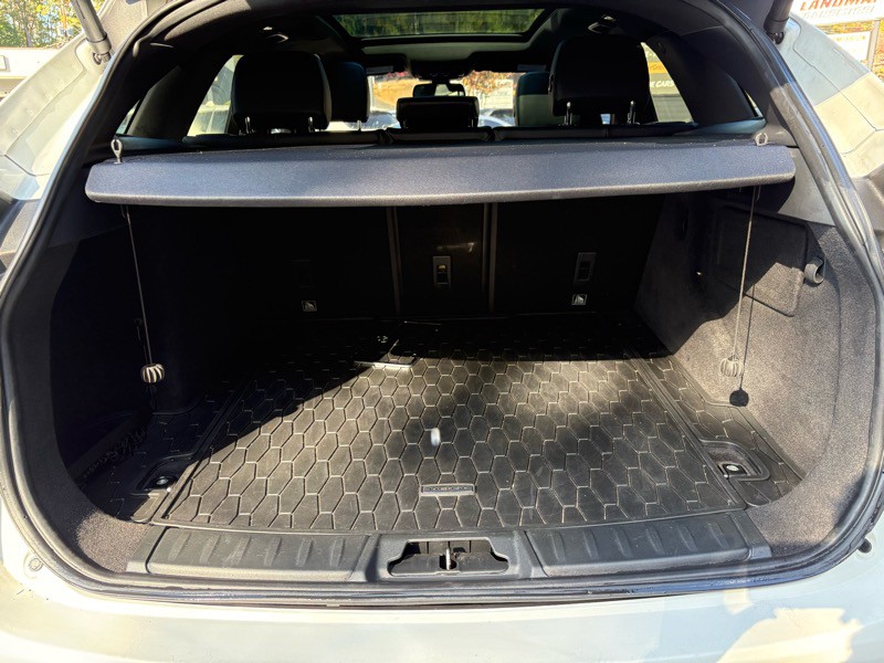 2017 Jaguar F-PACE Image 31