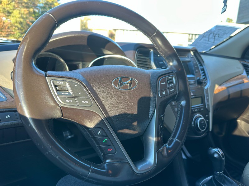 2015 Hyundai Santa Fe Image 10