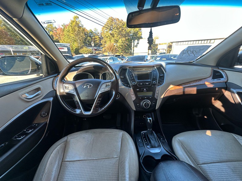 2015 Hyundai Santa Fe Image 14
