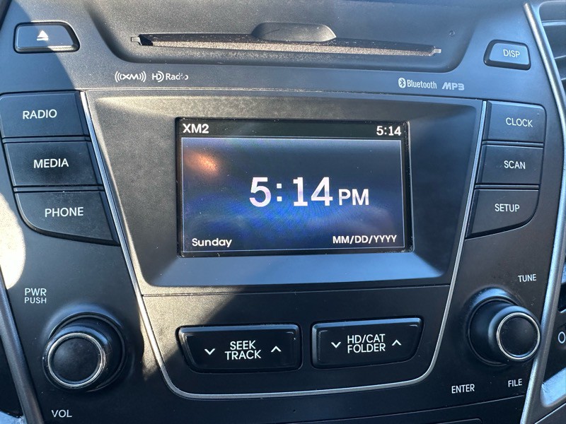 2015 Hyundai Santa Fe Image 16