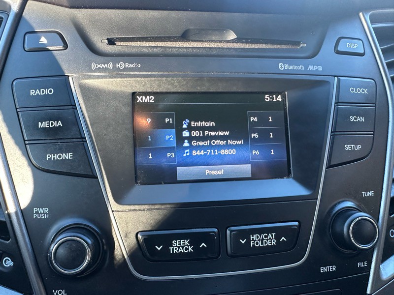 2015 Hyundai Santa Fe Image 17