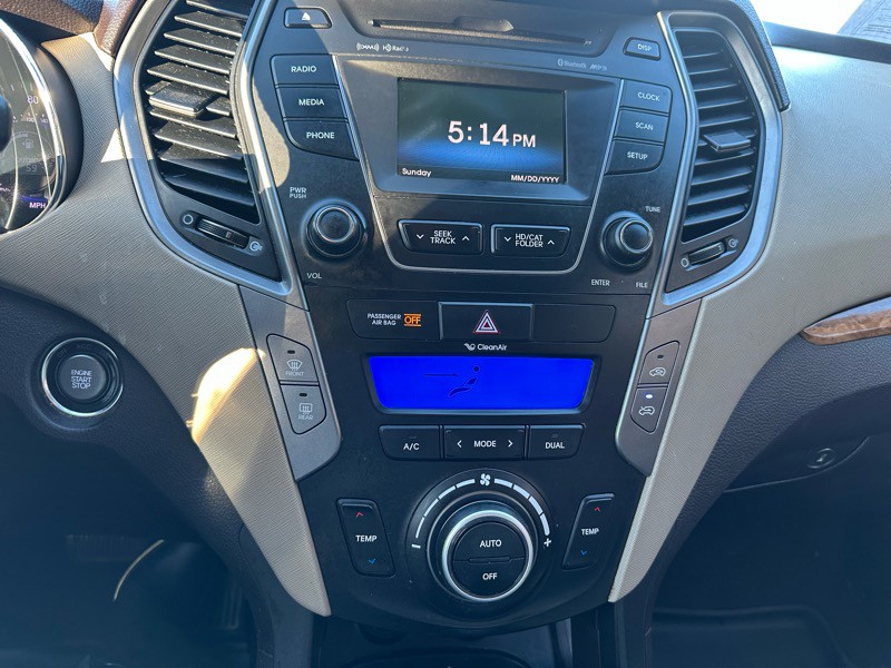 2015 Hyundai Santa Fe Image 20