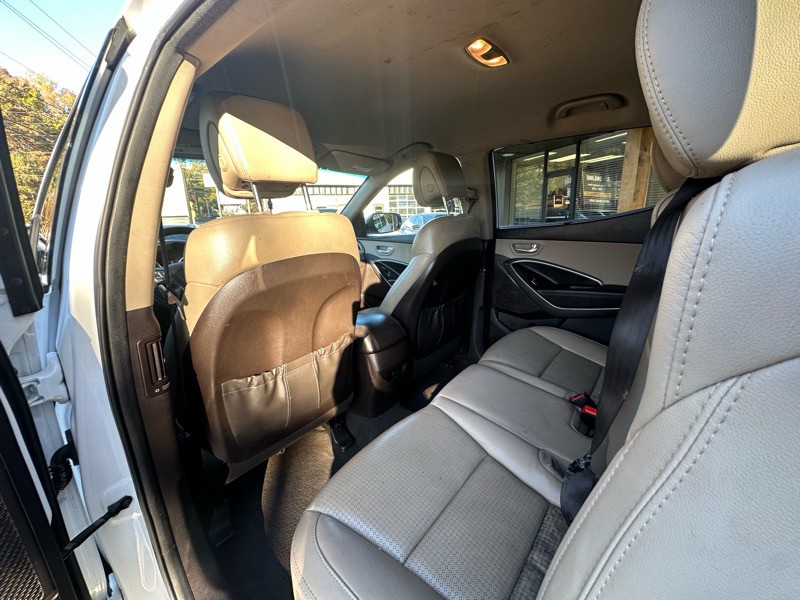 2015 Hyundai Santa Fe Image 32