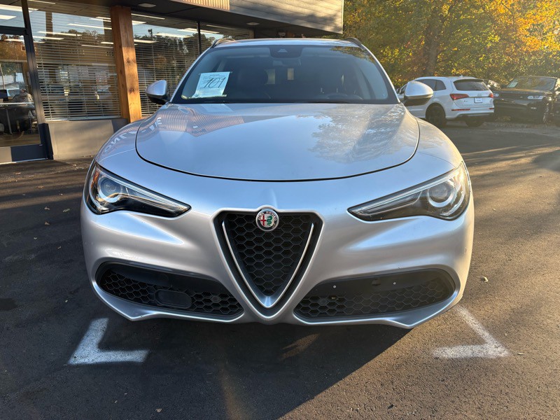 2018 Alfa Romeo Stelvio Image 2