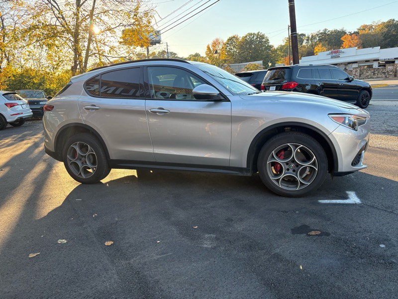 2018 Alfa Romeo Stelvio Image 4