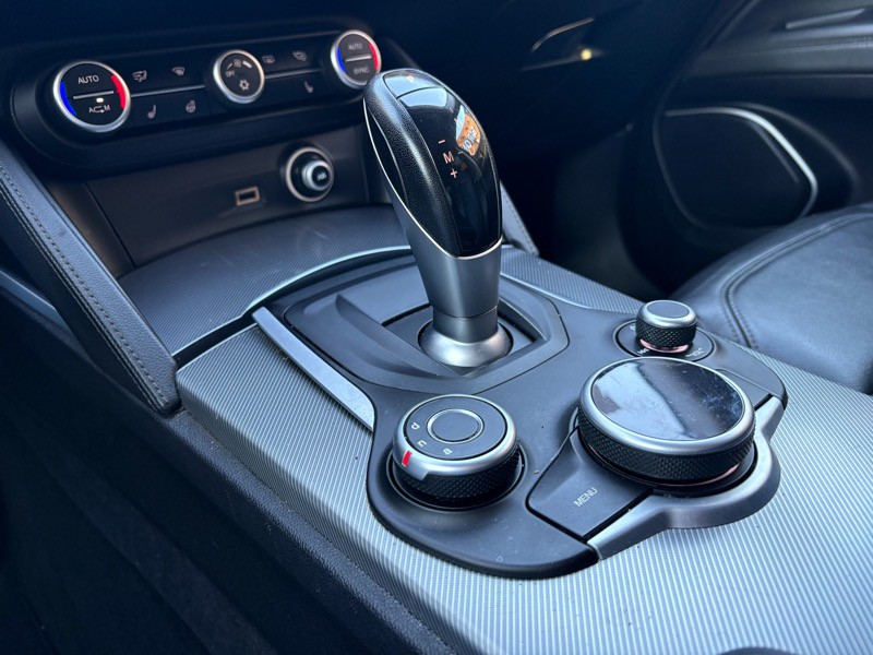 2018 Alfa Romeo Stelvio Image 16