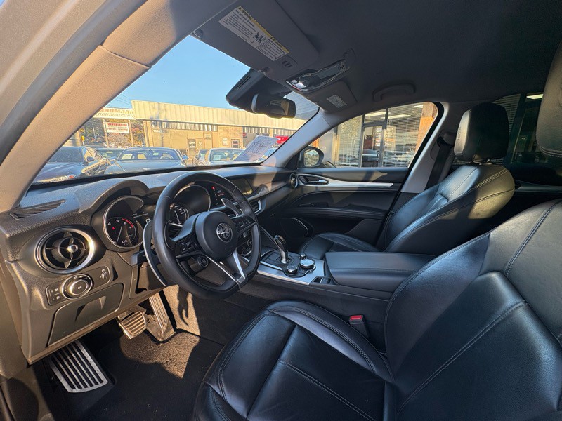 2018 Alfa Romeo Stelvio Image 24