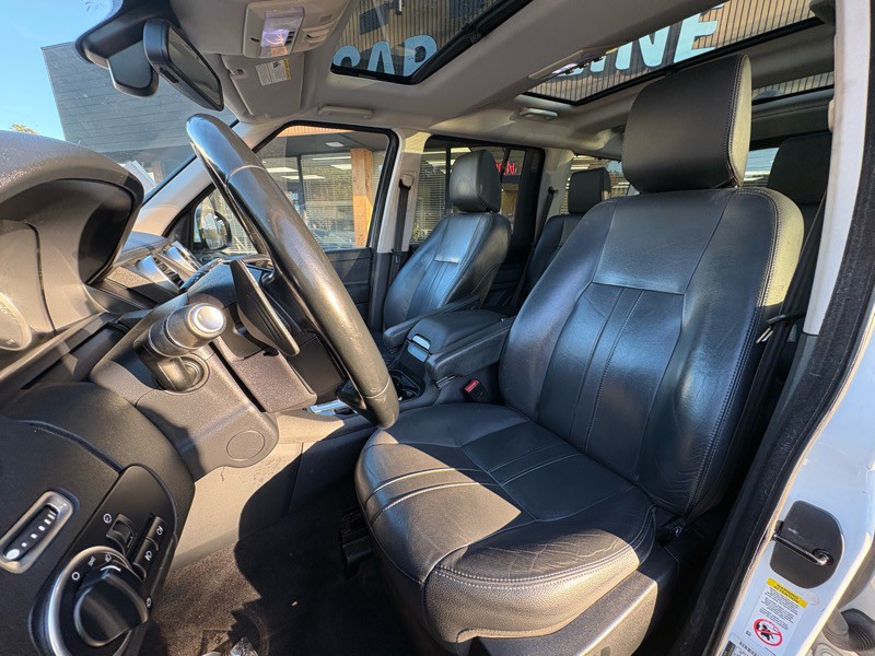 2016 Land Rover LR4 Image 12